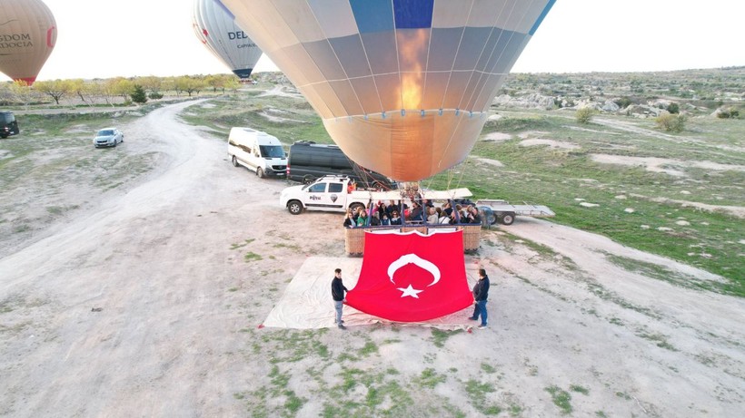 Kapadokya'da balonlar 23 Nisan için havalandı - Resim: 7