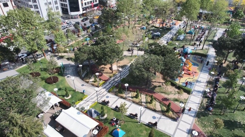 İstanbul’da bazı vatandaşlar çadırlarda ve araçlarda kalmaya devam ediyor - Resim: 1