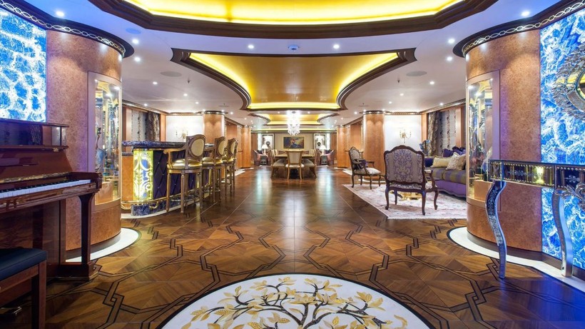 Yüzen saray Bodrum'da: Haftalık kirası 1.1 milyon euro, içinde yok yok - Resim: 6