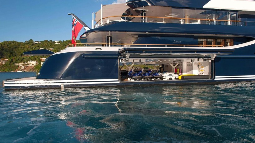 Yüzen saray Bodrum'da: Haftalık kirası 1.1 milyon euro, içinde yok yok - Resim: 2