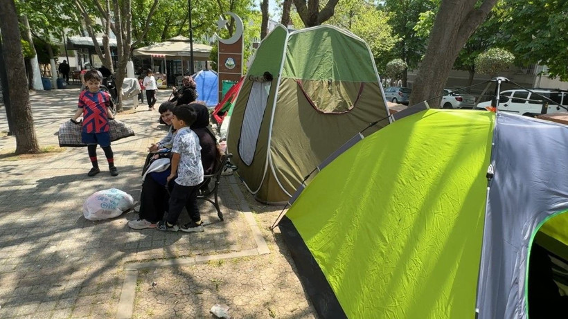 İstanbul'da evlerine girmeye çekinenler çadırlarda kalmaya devam ediyor - Resim: 7
