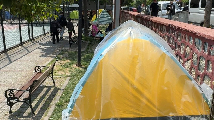 İstanbul'da evlerine girmeye çekinenler çadırlarda kalmaya devam ediyor - Resim: 8