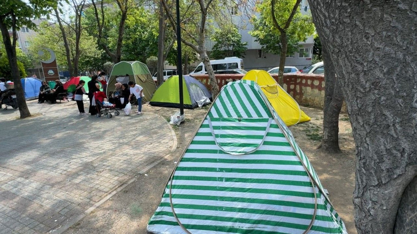 İstanbul'da evlerine girmeye çekinenler çadırlarda kalmaya devam ediyor - Resim: 9