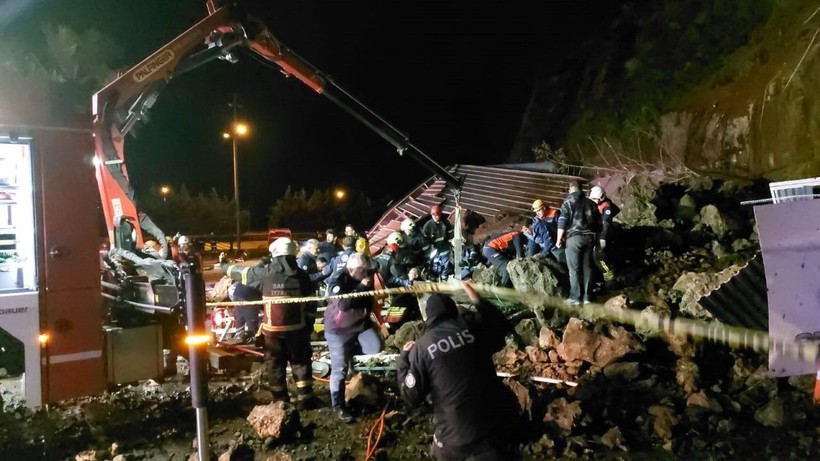 Samsun’da heyelan: 3 ölü - Resim: 3