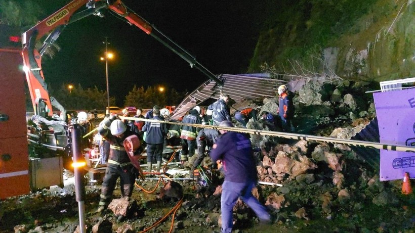 Samsun’da heyelan: 3 ölü - Resim: 5