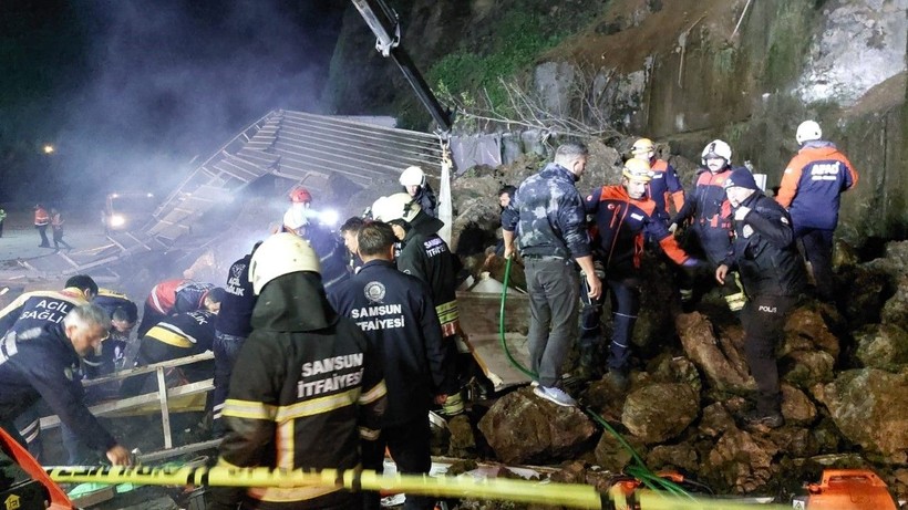 Samsun’da heyelan: 3 ölü - Resim: 6