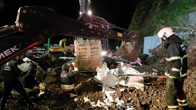 Samsun’da heyelan: 3 ölü - Resim: 16