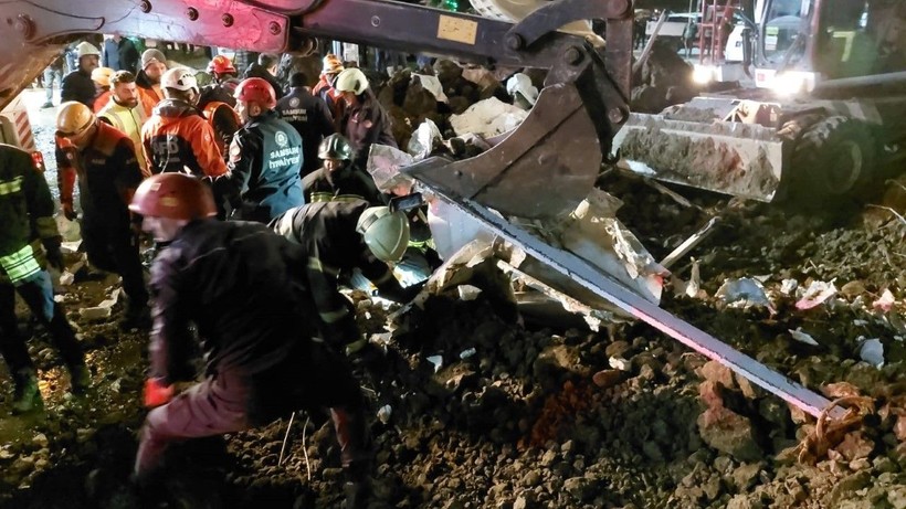 Samsun’da heyelan: 3 ölü - Resim: 17