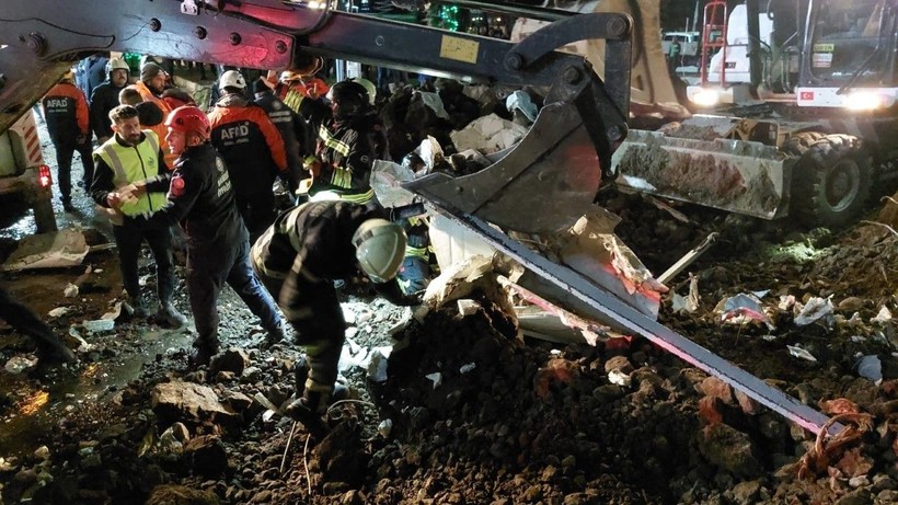 Samsun’da heyelan: 3 ölü - Resim: 18