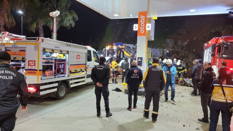 Samsun’da heyelan: 3 ölü - Resim: 9