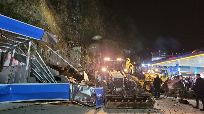 Samsun’da heyelan: 3 ölü - Resim: 15