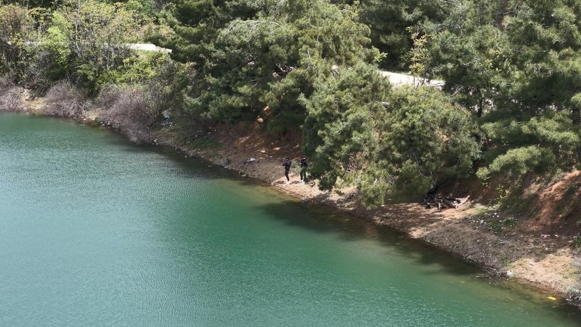 6 ay önce otomobille geziyorlardı: Baraj dolup taştı, şimdi tekneyle açılıyorlar - Resim: 1
