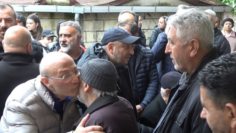 Oyuncu Serkan Keskin'in annesi toprağa verildi - Resim: 4