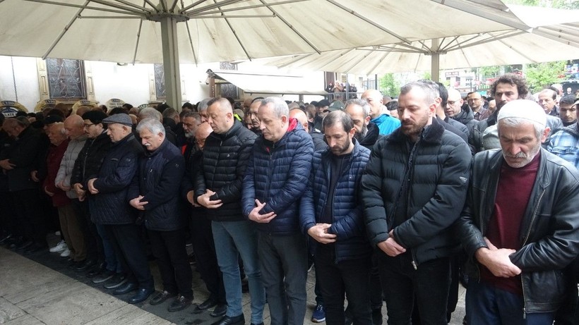 Oyuncu Serkan Keskin'in annesi toprağa verildi - Resim: 9