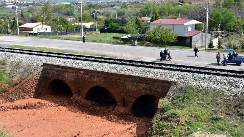 Sağanak vurdu: Dereler taştı, ev ve iş yerlerini su bastı - Resim: 8