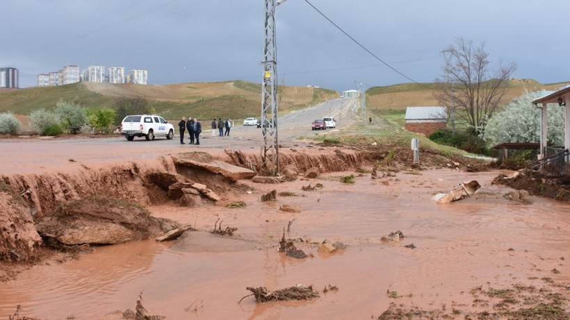 Sağanak vurdu: Dereler taştı, ev ve iş yerlerini su bastı - Resim: 9