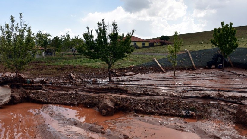 Sağanak vurdu: Dereler taştı, ev ve iş yerlerini su bastı - Resim: 15