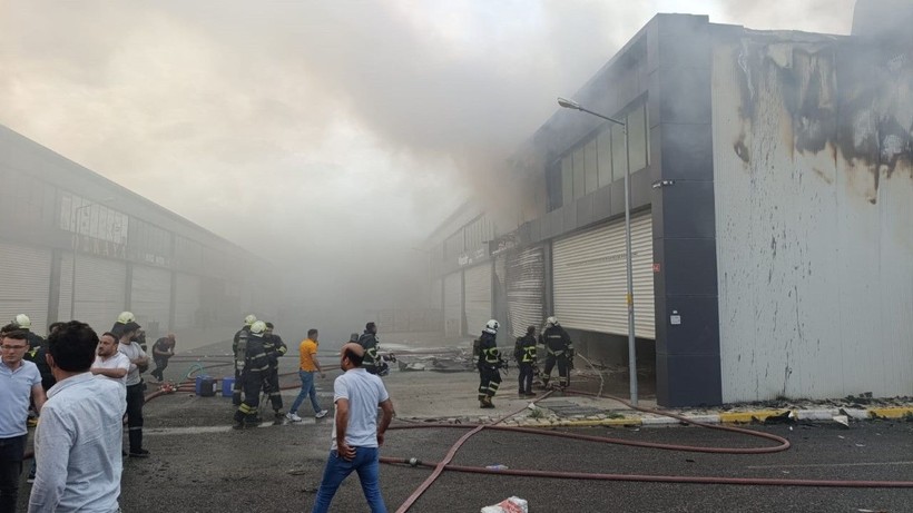 Oto sanayide korkutan yangın: Patlamalar yaşandı - Resim: 6