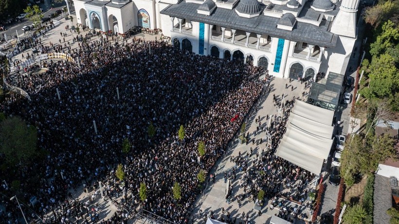 Kare kare veda: Sırrı Süreyya Önder son yolculuğuna böyle uğurlandı - Resim: 9
