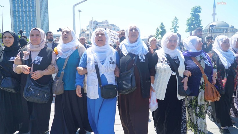 Kare kare veda: Sırrı Süreyya Önder son yolculuğuna böyle uğurlandı - Resim: 2