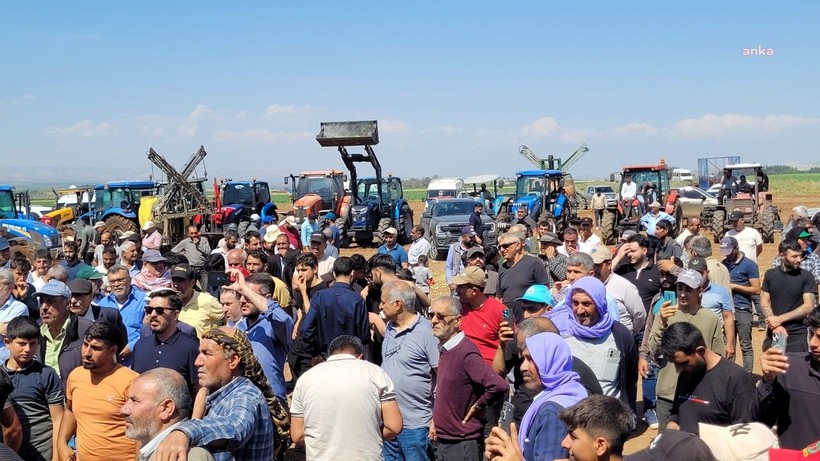 Çiftçiler soğanları dökerek eylem yaptı: 'Bizi terörist ilan ediyorsunuz, üreticiyiz' - Resim: 6