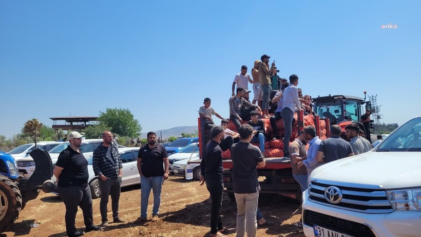 Çiftçiler soğanları dökerek eylem yaptı: 'Bizi terörist ilan ediyorsunuz, üreticiyiz' - Resim: 9