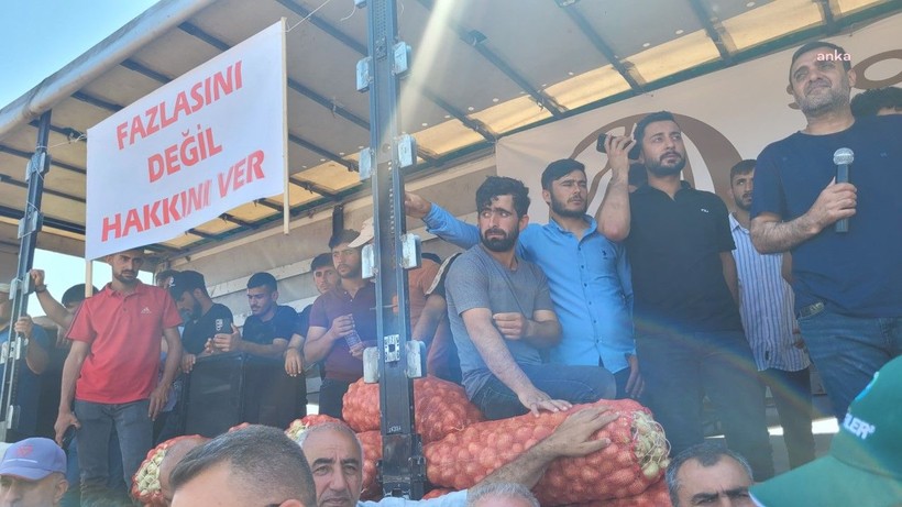 Çiftçiler soğanları dökerek eylem yaptı: 'Bizi terörist ilan ediyorsunuz, üreticiyiz' - Resim: 12