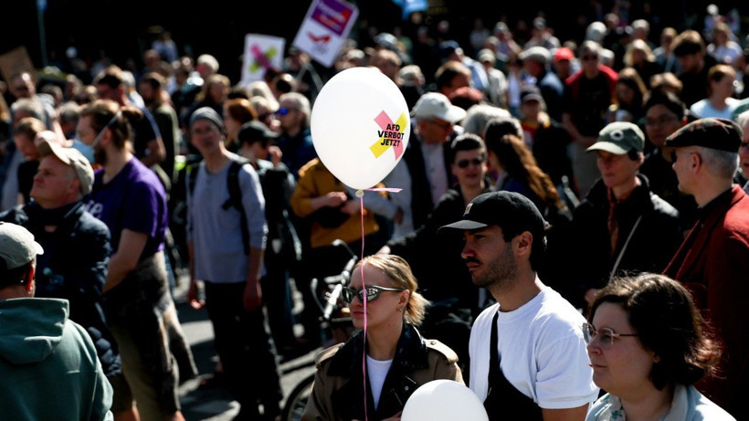 Almanlar ayağa kalktı: Binlerce kişi sokağa çıktı - Resim: 9