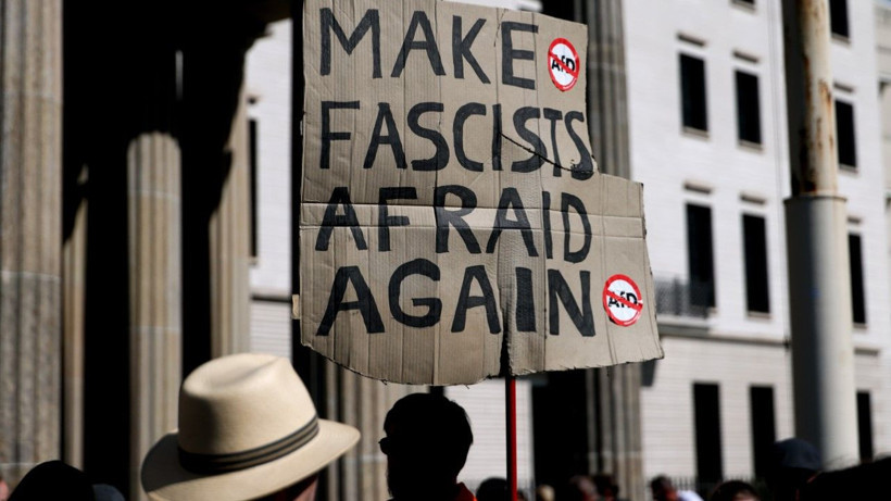 Almanlar ayağa kalktı: Binlerce kişi sokağa çıktı - Resim: 10