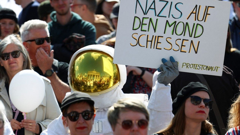 Almanlar ayağa kalktı: Binlerce kişi sokağa çıktı - Resim: 2