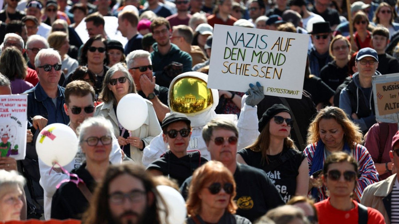 Almanlar ayağa kalktı: Binlerce kişi sokağa çıktı - Resim: 7