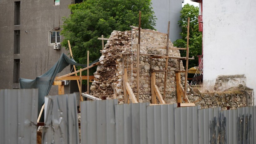 Tarihi yapıya önce beton döktüler sonra söktüler - Resim: 1
