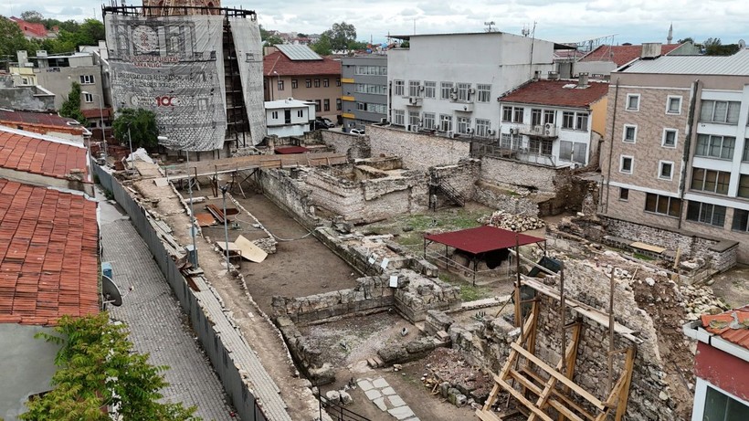 Tarihi yapıya önce beton döktüler sonra söktüler - Resim: 6