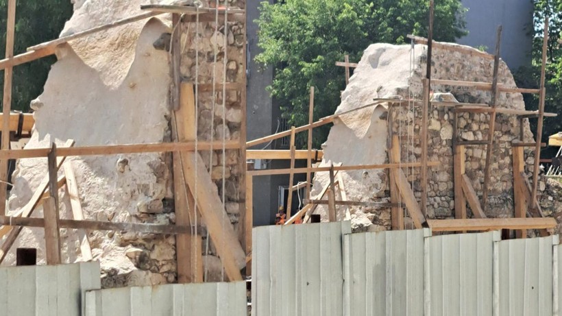 Tarihi yapıya önce beton döktüler sonra söktüler - Resim: 8