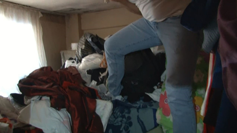 Evde adım atacak yer kalmamıştı: 4 ton çöp çıktı - Resim : 3