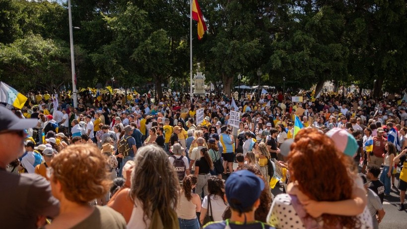 Turistlere öfke: Binler sokaklara çıktı - Resim: 7