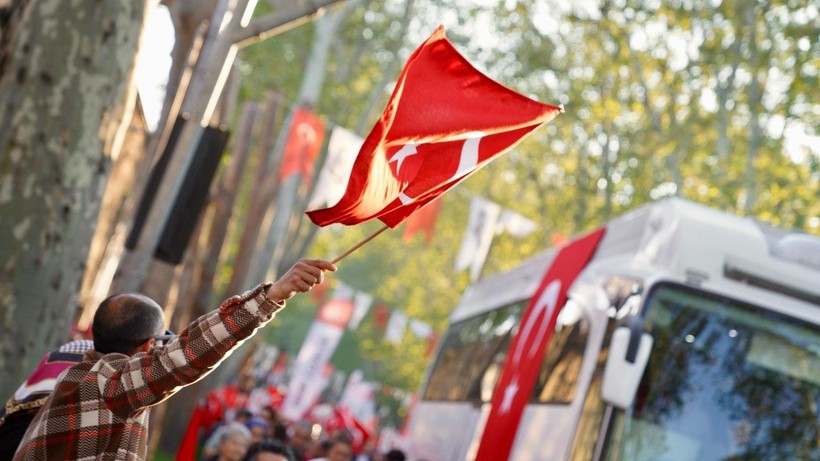 Dolmabahçe’den Beşiktaş’a: On binler Mustafa Kemal için yürüdü - Resim: 3