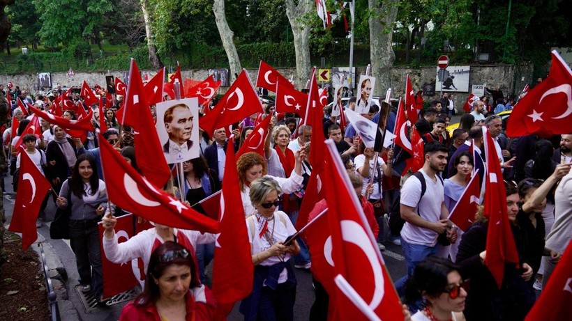 Dolmabahçe’den Beşiktaş’a: On binler Mustafa Kemal için yürüdü - Resim: 4