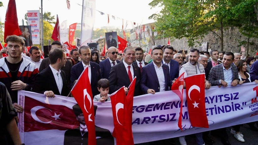 Dolmabahçe’den Beşiktaş’a: On binler Mustafa Kemal için yürüdü - Resim: 6