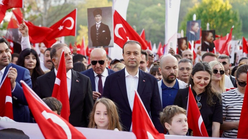 Dolmabahçe’den Beşiktaş’a: On binler Mustafa Kemal için yürüdü - Resim: 7