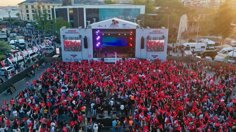 Dolmabahçe’den Beşiktaş’a: On binler Mustafa Kemal için yürüdü - Resim: 8