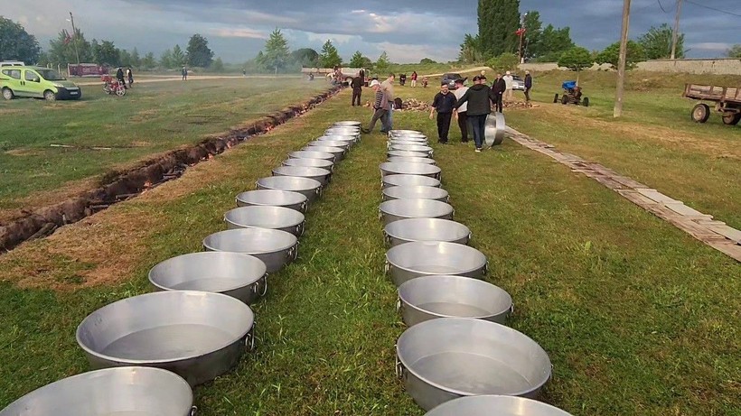 80 yıllık gelenek için akın ettiler: Uzun kuyruklar oluştu - Resim: 5