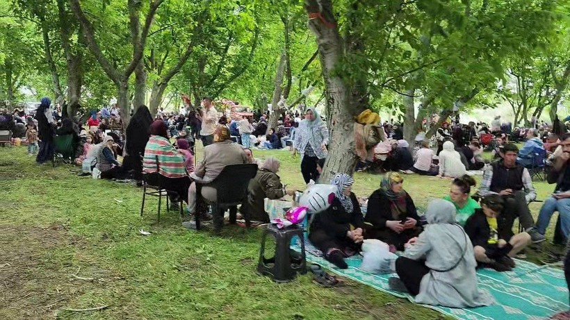 80 yıllık gelenek için akın ettiler: Uzun kuyruklar oluştu - Resim: 8