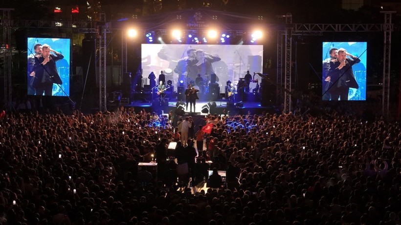 Haluk Levent'i şaşırtan kalabalık: Organizatörüme 'gitmeyelim' dedim… - Resim: 3