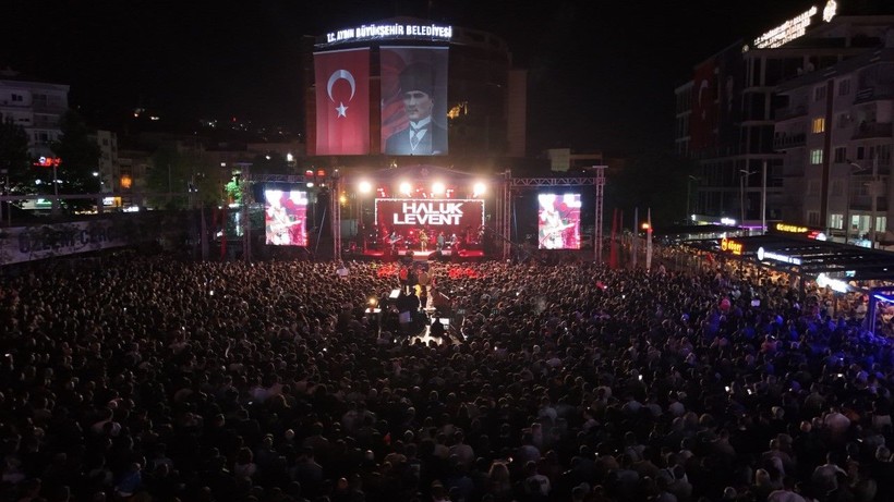 Haluk Levent'i şaşırtan kalabalık: Organizatörüme 'gitmeyelim' dedim… - Resim: 4