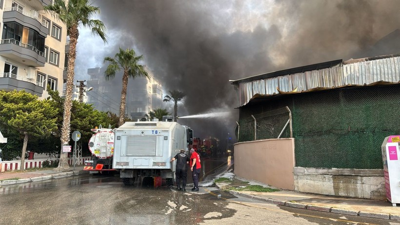 Mersin'de fabrika yangını - Resim: 1