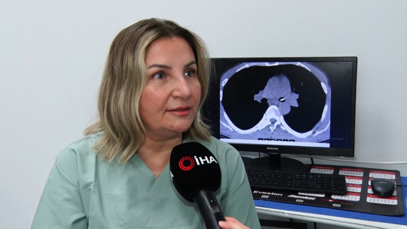 Öksürerek uyandı, sebebi şoke etti: Dişlerini yutmuş - Resim : 1