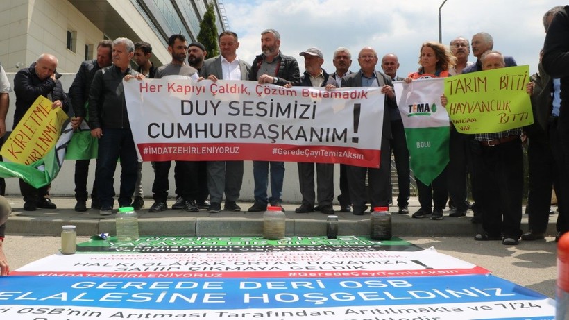 Gerede Çayı’ndaki kirliliğe tepki gösterip adliye önünde gıyabi cenaze namazı kıldılar - Resim: 5