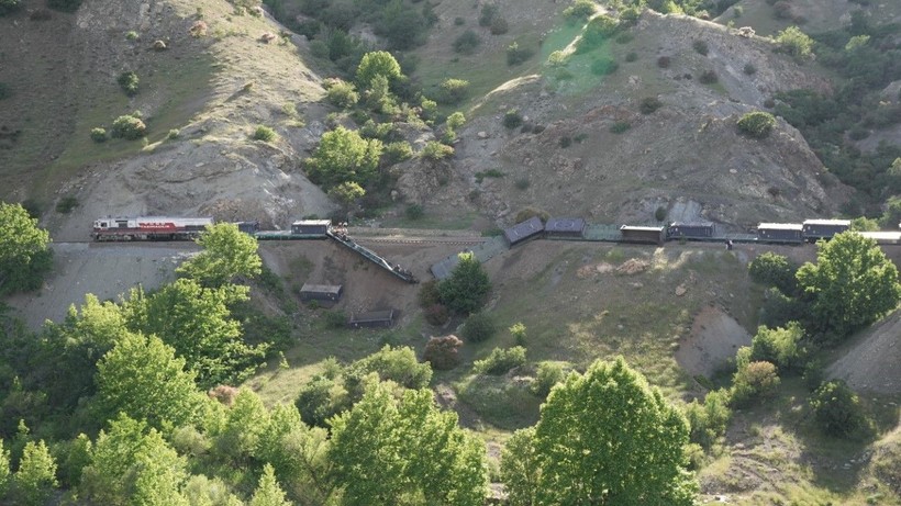 Tren şarampole devrildi - Resim: 2