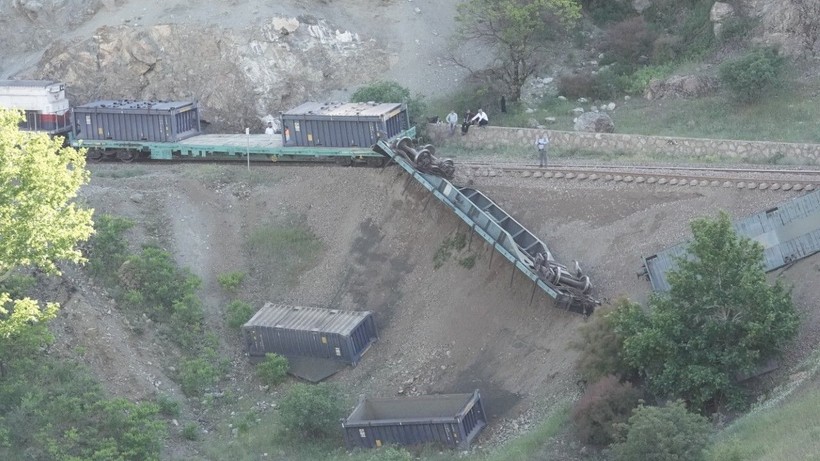 Tren şarampole devrildi - Resim: 6